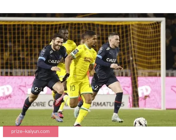 南特中场组织状态回暖,球队配合逐渐默契 南特中场组织状态回暖,球队配合逐渐默契